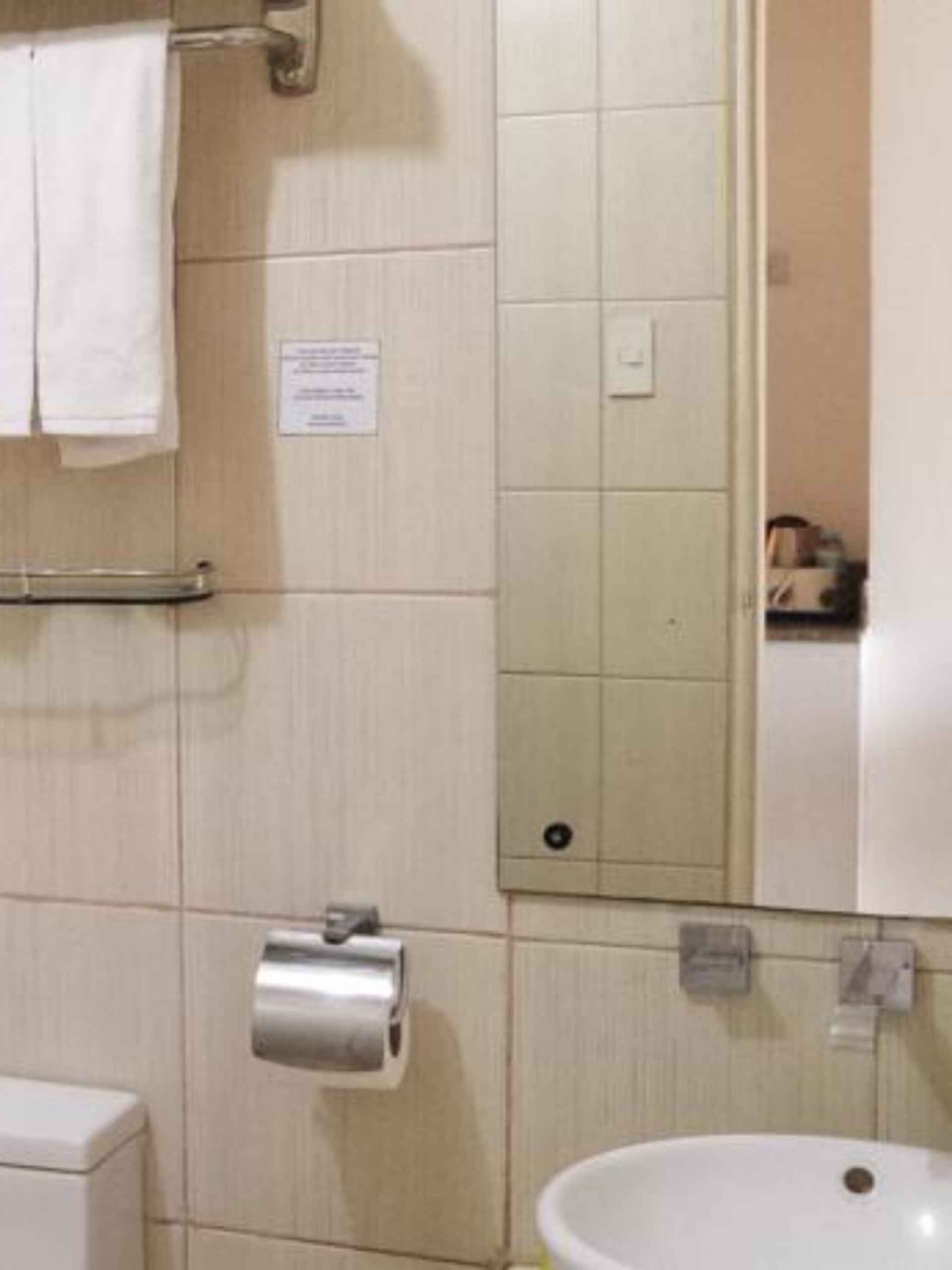 In-room Bathroom Motel 168