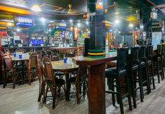 Entertainment Facility 5 OYO 722 Slouch Hat Inn 