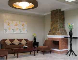 Lobby 2 Q Hotel Tagaytay