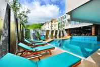 สระว่ายน้ำ Ratana Patong Beach Hotel by Shanaya