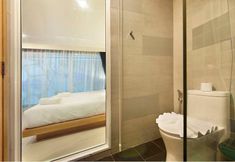 ห้องน้ำภายในห้อง 2 Ratana Patong Beach Hotel by Shanaya