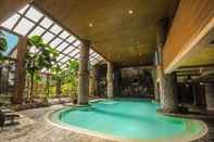 Kolam Renang Canyon Woods Resort Club