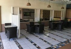 レストラン 5 Golden Hotel (KK)