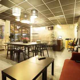 Tiger Lily Hostel 1, Hotel Wat Chakrawatrachawat Woramahawihan (Wat Sam Pluem)