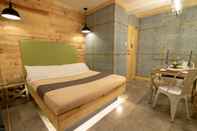 In-room Bathroom Victoria Court Las Piñas