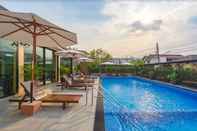 Swimming Pool Suphan Lake Hometel