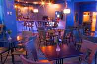 Quầy bar, cafe và phòng lounge Matabungkay Beach Resort & Hotel