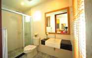 In-room Bathroom 7 Ratana Hotel Rassada