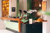 Lobi Grandmas Plus Hotel Seminyak