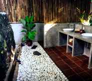 In-room Bathroom 5 Alam Taman Villa