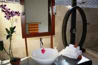 In-room Bathroom Palm Garden Amed Beach & Spa Resort