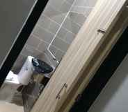 Toilet Kamar 4 Hotel Satya Nugraha Syariah