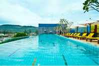 Swimming Pool Ratana Apart-Hotel at Kamala