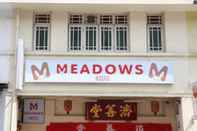 Bên ngoài Meadows Hostel