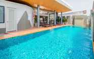 Swimming Pool 5 OYO 241 Ratana Hotel Sakdidet