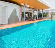 Swimming Pool 5 OYO 241 Ratana Hotel Sakdidet