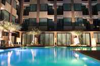 สระว่ายน้ำ The Crystal Hotel Buriram