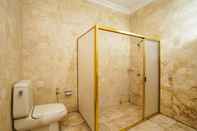 Toilet Kamar Istana Permata Hotel Juanda 