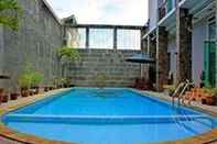 Swimming Pool Hotel Surya Palace Syariah