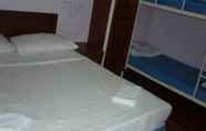 Kamar Tidur 4 J & J Hotel