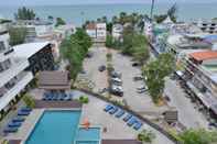 สระว่ายน้ำ Jomtien Thani Hotel