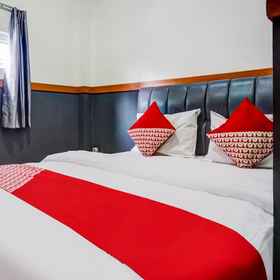 Bedroom 1 OYO 91029 B Shaw Hotel, Central Jakarta Hotels