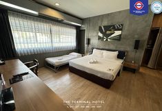 ห้องนอน 6 The Terminal Hotel