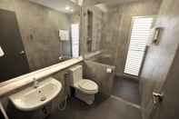 Toilet Kamar The Terminal Hotel