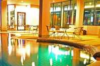 สระว่ายน้ำ Mantra Varee Hotel