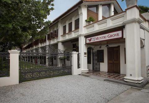 Exterior Muntri Grove