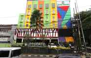 Luar Bangunan 3 Townhouse OAK Hotel Fiducia Pondok Gede Jakarta