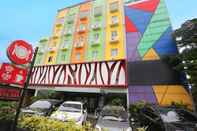 ภายนอกอาคาร Townhouse OAK Hotel Fiducia Pondok Gede Jakarta