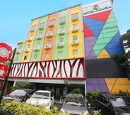 Exterior 2 Townhouse OAK Hotel Fiducia Pondok Gede Jakarta