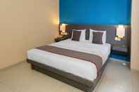 Bedroom Super OYO Townhouse OAK Hotel Fiducia Pondok Gede