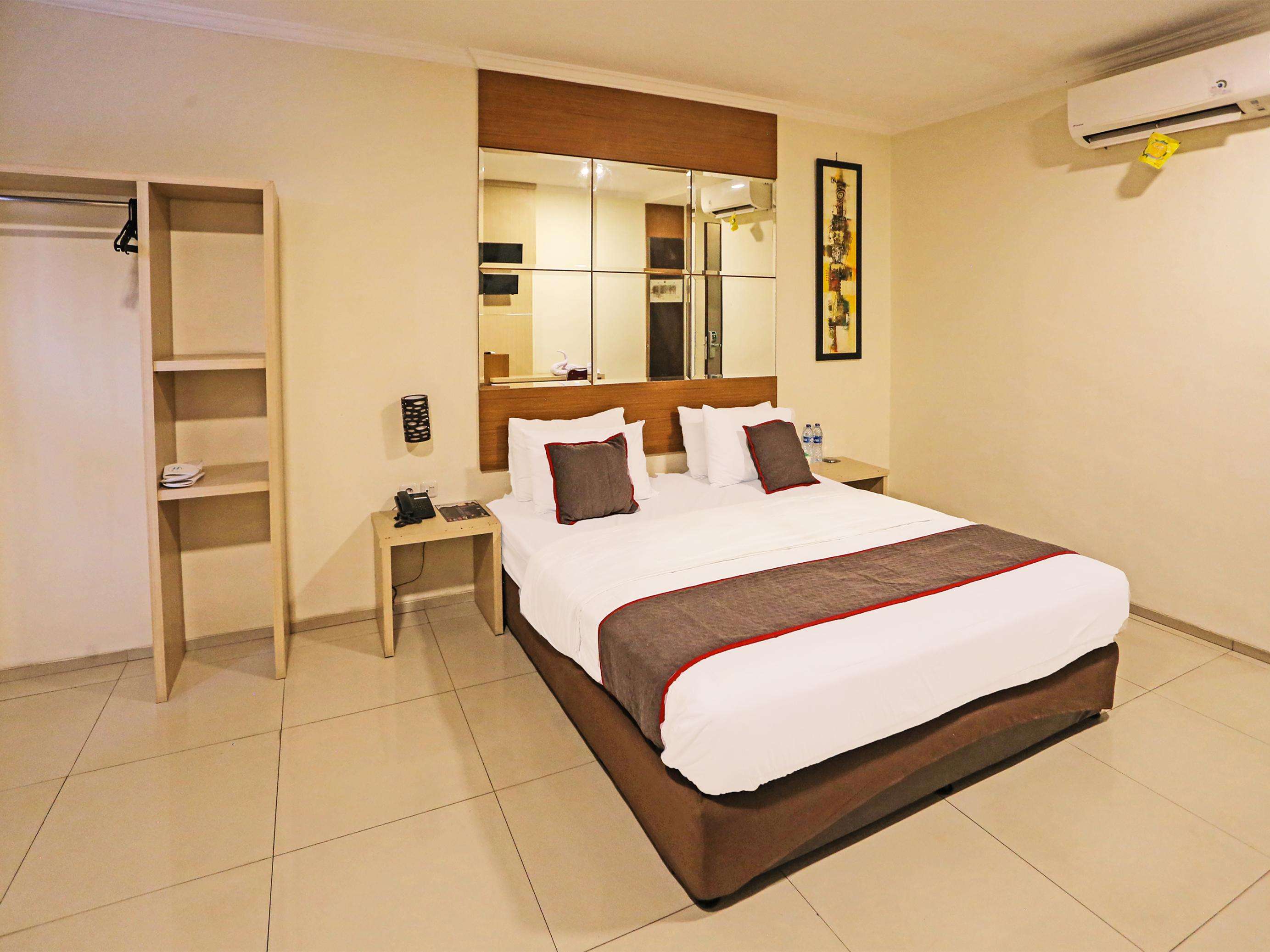 Super OYO Townhouse OAK Hotel Fiducia Serpong, Tangerang Selatan