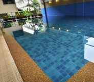 Swimming Pool 2 Boss Suites Nana Hotel