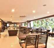 Restaurant 7 Boss Suites Nana Hotel