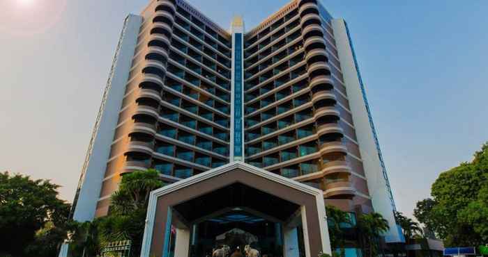 Bangunan First Pacific Hotel and Convention