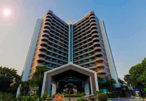 ภายนอกอาคาร First Pacific Hotel and Convention