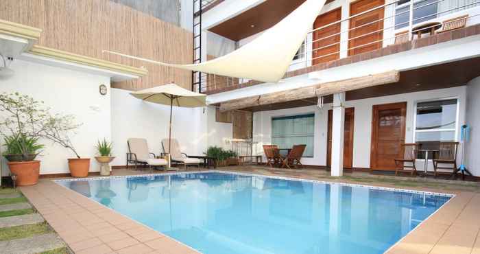 Swimming Pool Westcliff Villa by Blue Waves