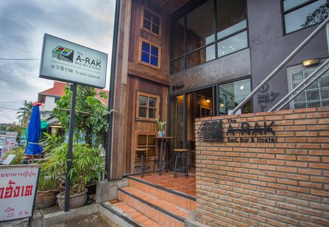 Exterior The Arak Bed, Bar and Hostel
