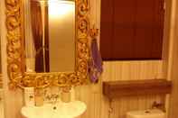In-room Bathroom HG Villa