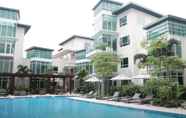 Swimming Pool 2 Aruga Apartments by Rockwell Makati 