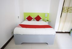 Bedroom 5 OYO 210 Apple Tree Suites