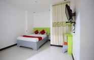 Bedroom 3 OYO 210 Apple Tree Suites