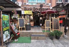 Exterior 2 Bunk Boutique Hostel Chiang Mai