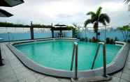 Kolam Renang 6 Urban Travellers Hotel