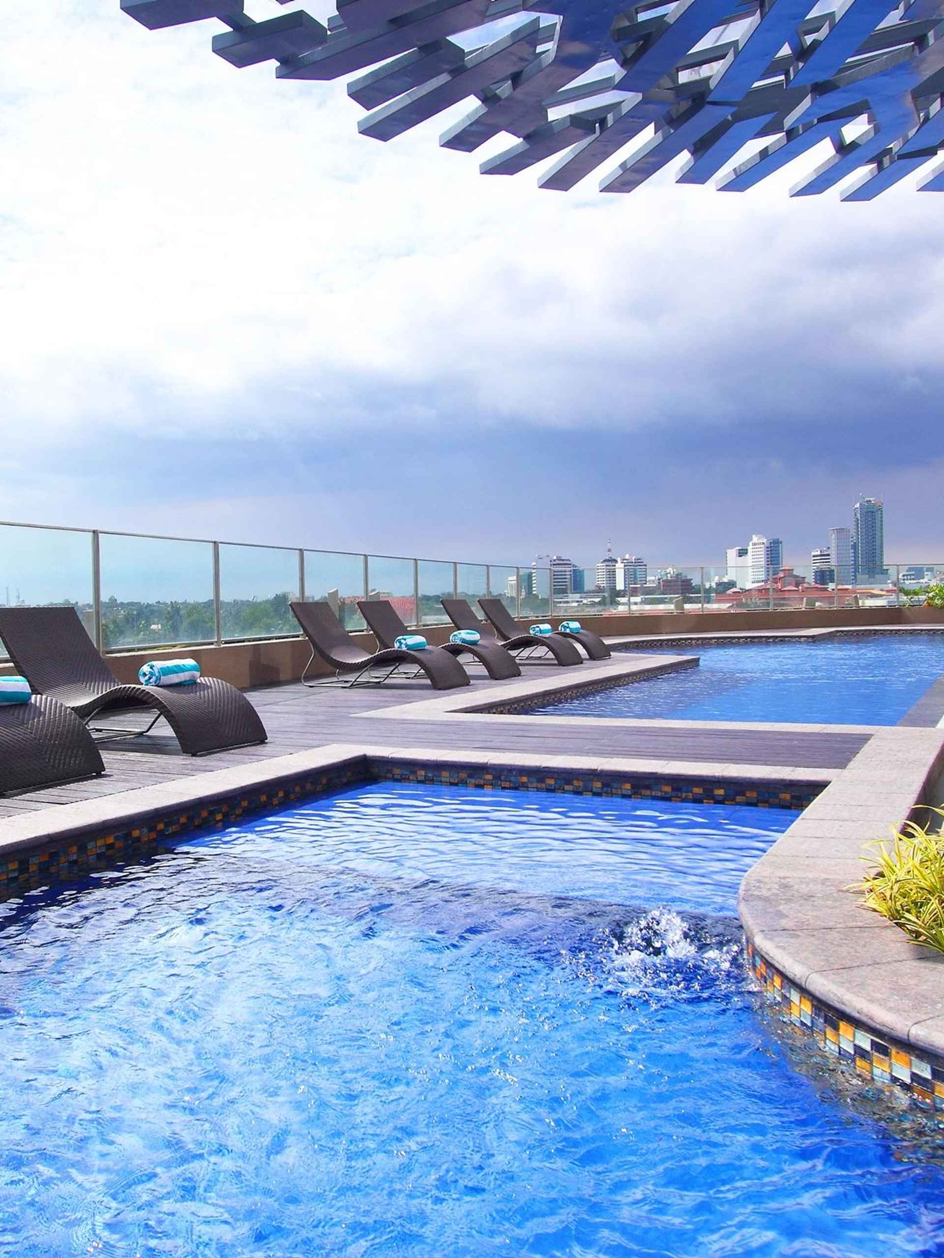 Swimming Pool Acacia Hotel Manila