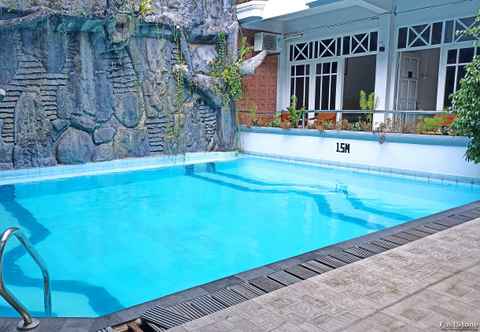 Swimming Pool Hotel Cristalit