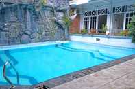 Swimming Pool Hotel Cristalit